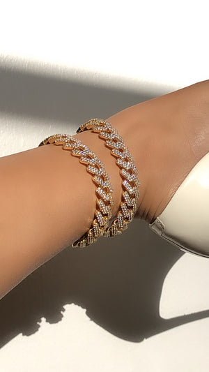 Gold  Cuban Link  8.5in Anklet ( Please measure Ankle before purchasing/ all sales are final )  14k Gold Plated  Extremely high quality Brass ( Please keep away from water and fragrances to maintain shine )  High Grade AAAAA Cz (Simulated diamonds)  All Anklets Sold Separately 